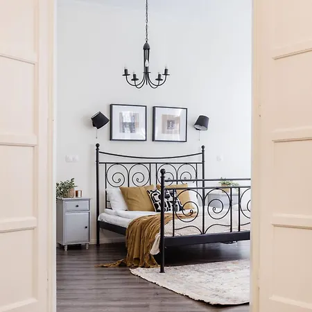 Magnificent Elegance By Magyar Street & Market Apartmán