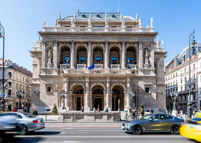 Magnificent Elegance By Magyar Street & Market * Budapeste