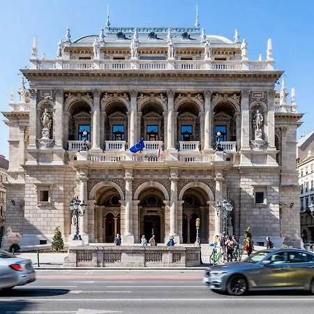 Magnificent Elegance By Magyar Street & Market * Budapest