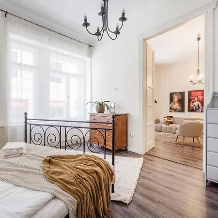 Magnificent Elegance By Magyar Street & Market Apartment